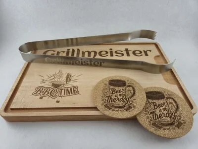 Grillset Holzbrett<br />Grillzange<br />Untersetzer